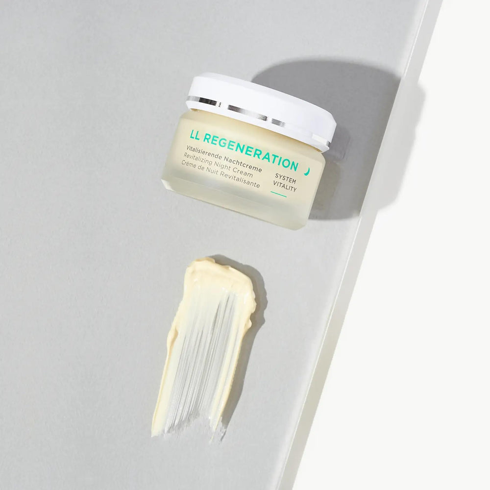 ANNEMARIE BÖRLIND LL REGENERATION highlights no silicone or mineral oil in formula.