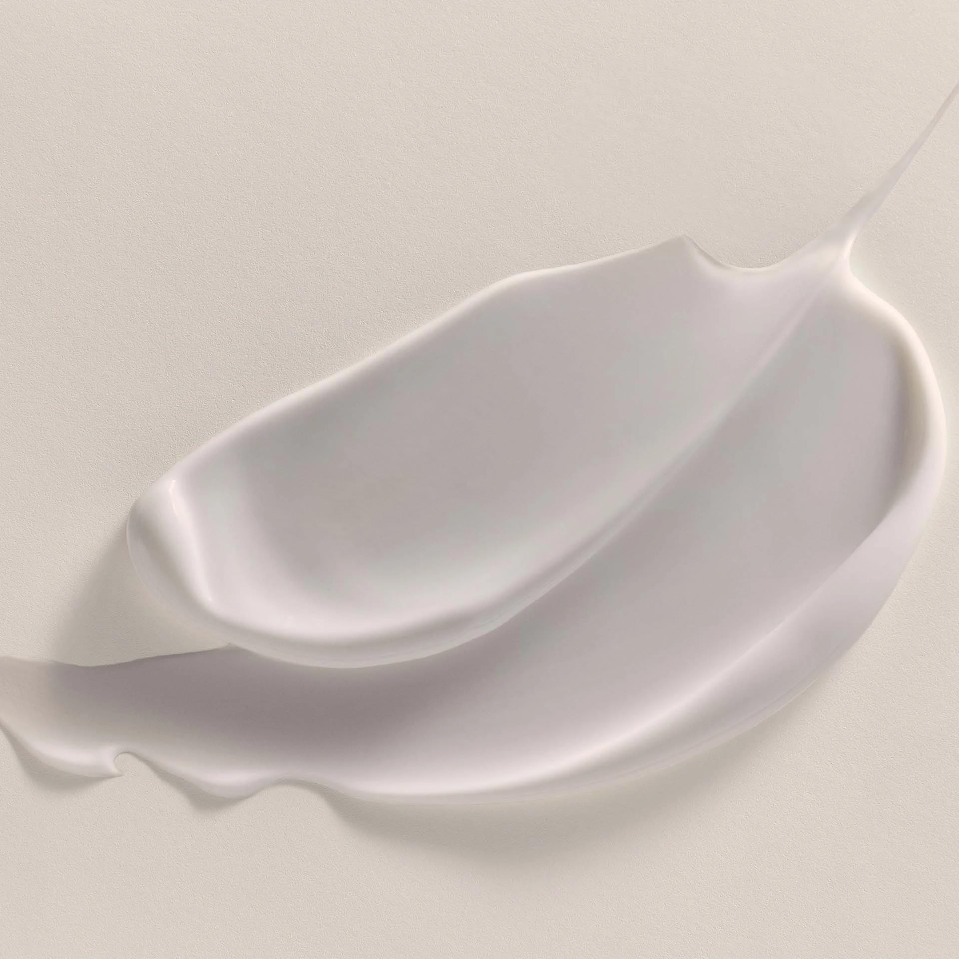 ANNEMARIE BÖRLIND cleansing pump in use for efficient makeup removal