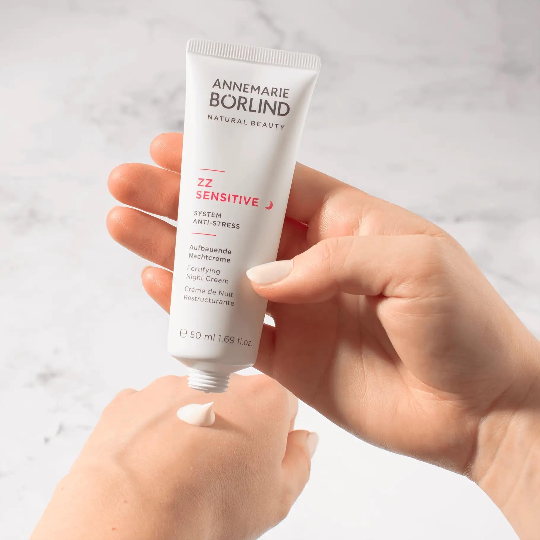 ANNEMARIE BORLIND ZZ Sensitive Night Cream golden orchid extract promotes balanced skin surface.