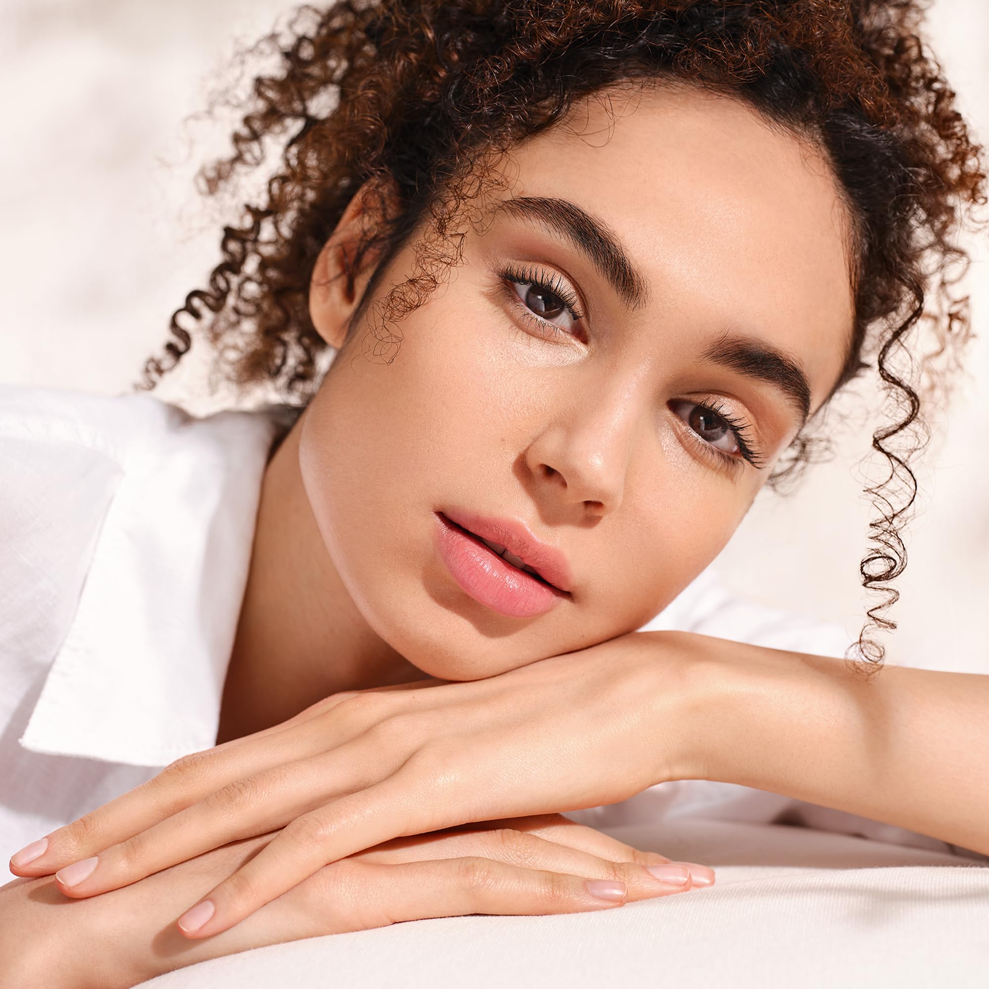 Packaging box highlighting vegan and sustainable formula for ANNEMARIE BÖRLIND BB CREAM