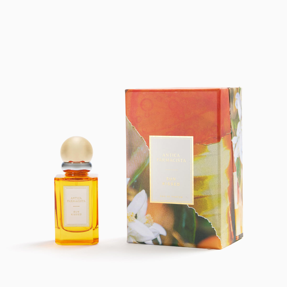 Antica Farmacista Sun Kissed bottle pour highlights a luminous, long-lasting fragrance for daily wear.