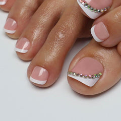 ANYOS short French tip press-on toenails provide a natural daily look.