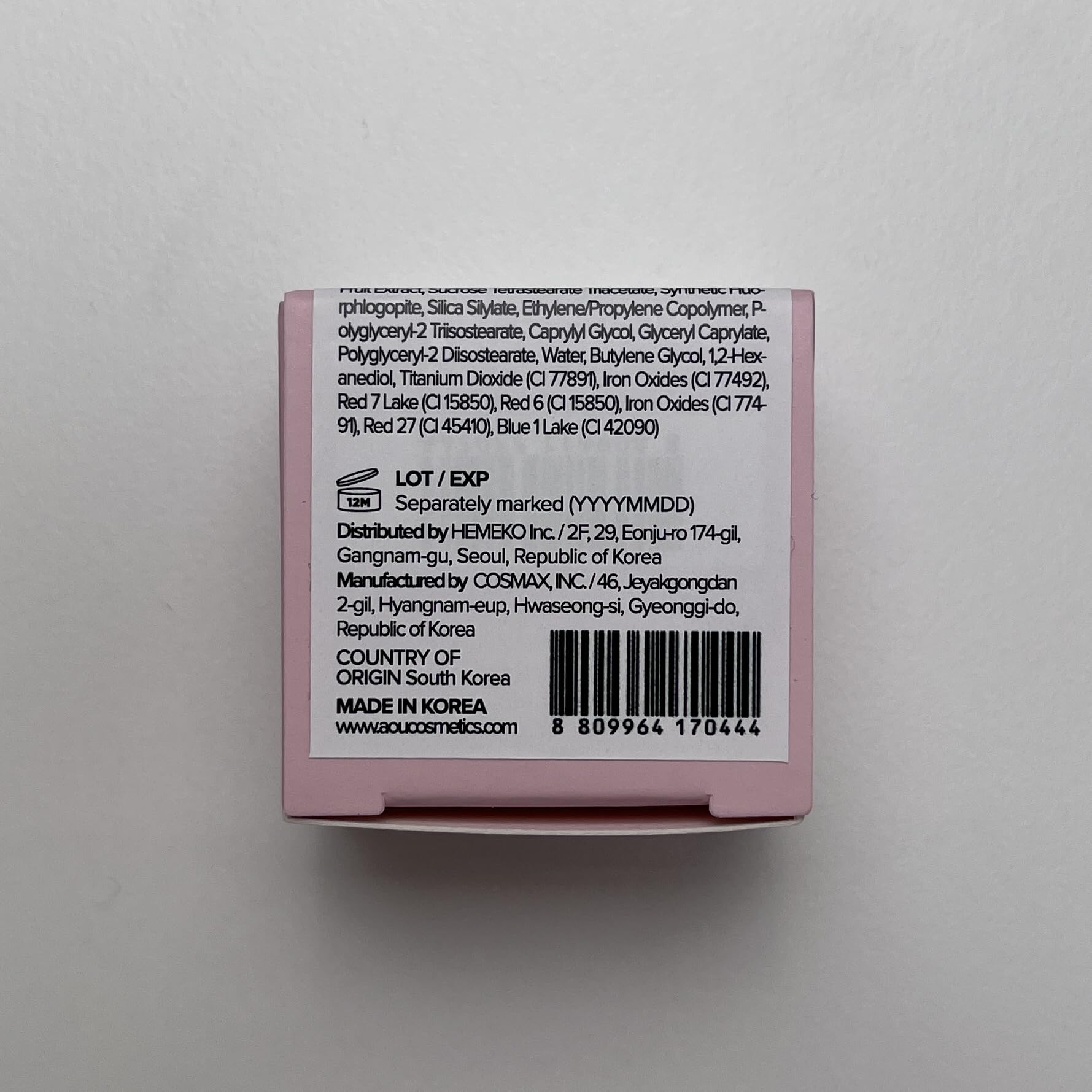 AOU Glowy Tint Balm application moment highlighting instant glow