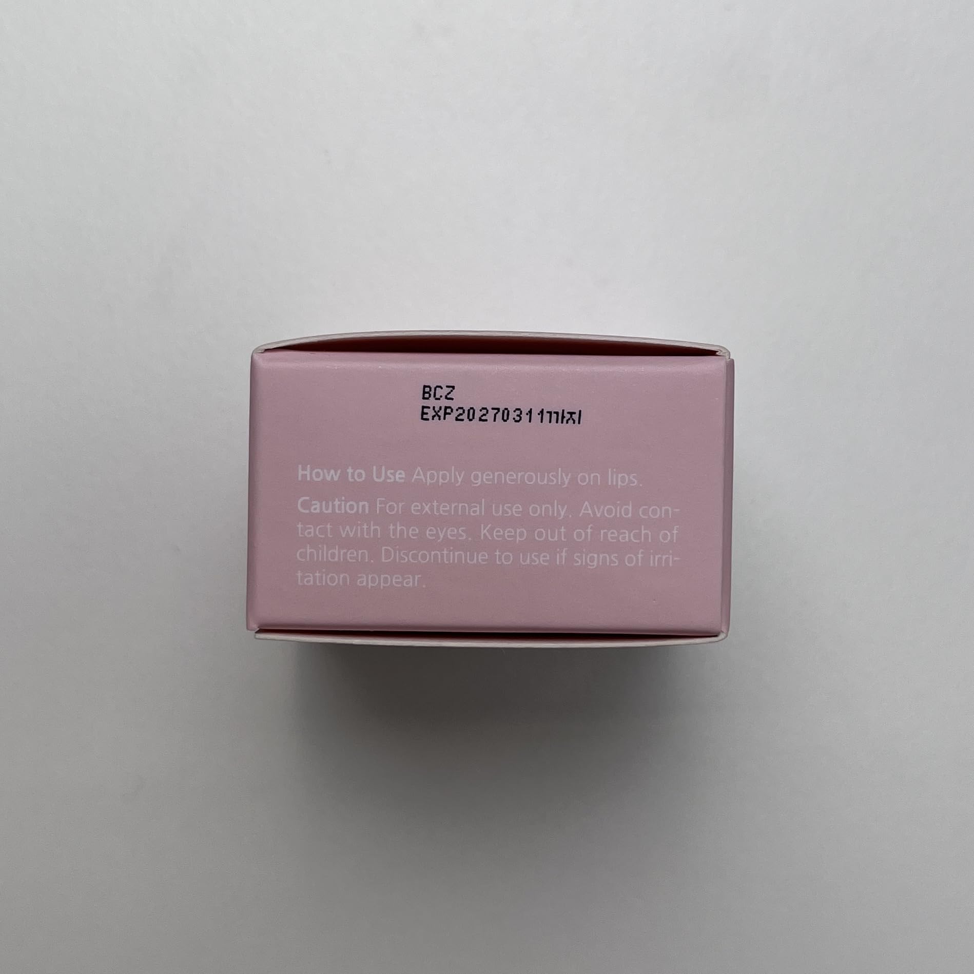 AOU Glowy Tint Balm moisturizes lips with a glossy finish