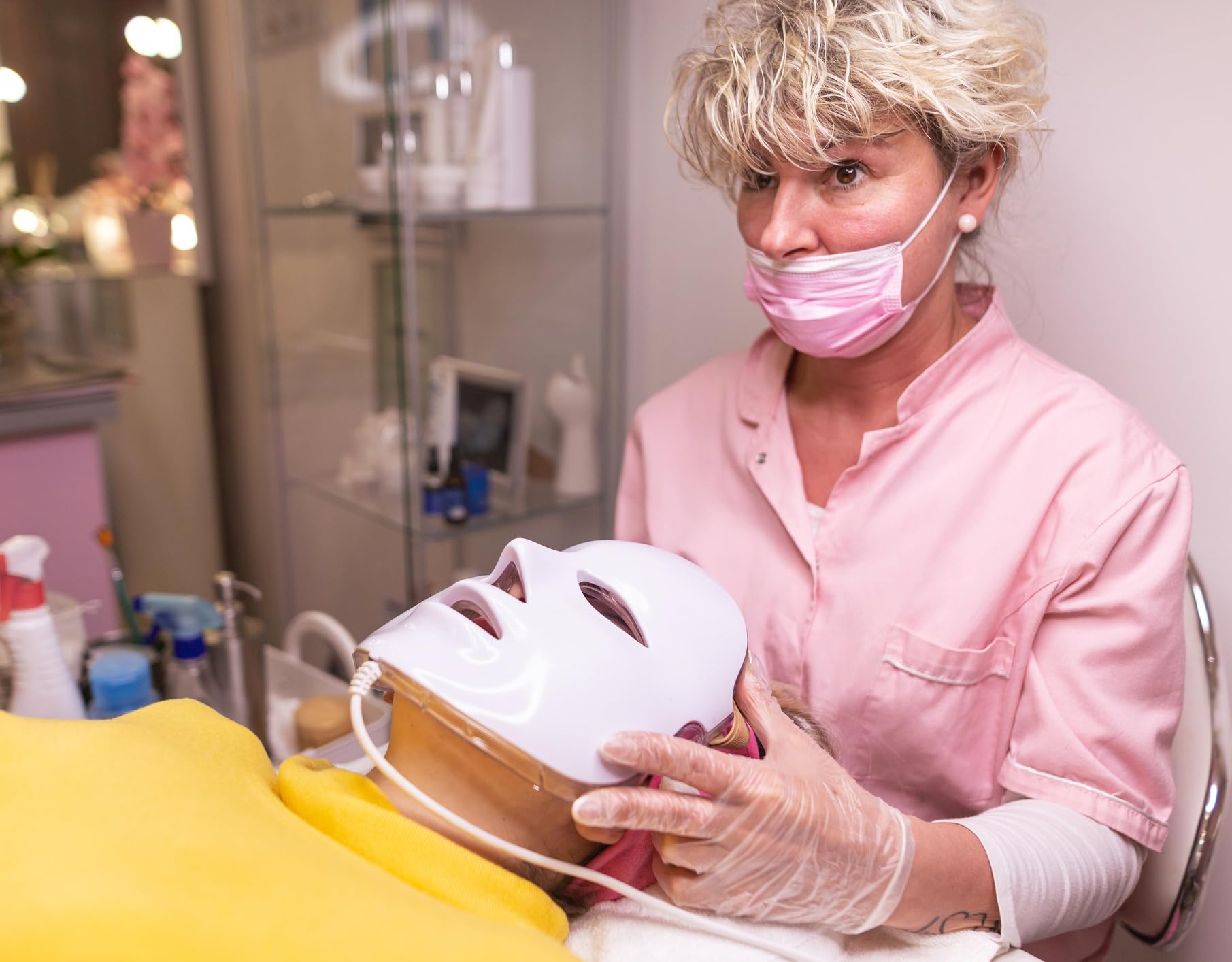 Aphrona Moonlight LED mask UV-free and hands-free design