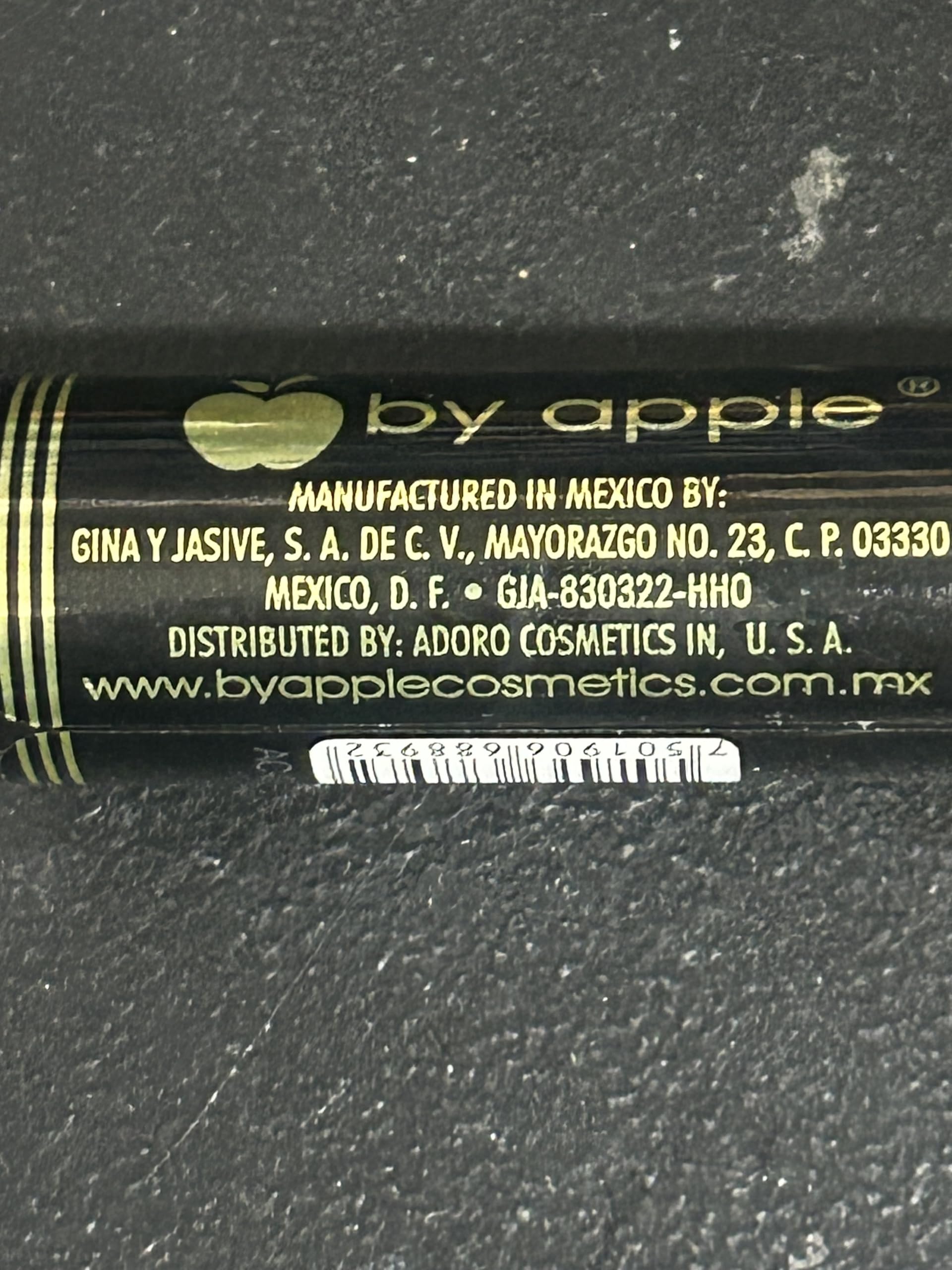 Apple Mascara Super Lash wand closeup highlights smooth, precise application.
