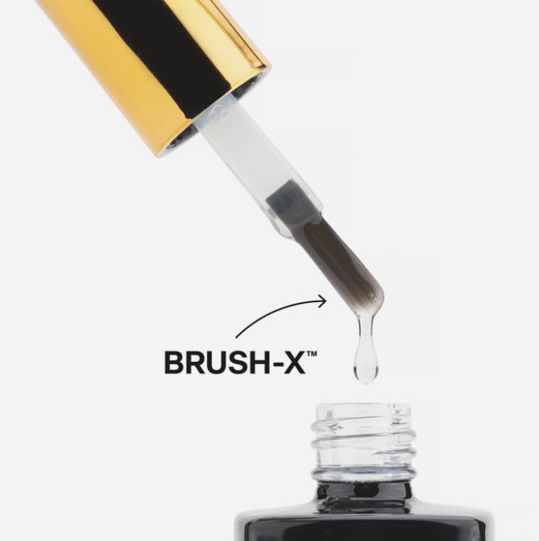 APRÉS Non-Wipe Glossy Top Gelcoat being applied creates a smooth, glassy finish.