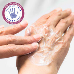 AproDerm Colloidal Oat Cream ingredients apricot oil and colloidal oats nourish skin.