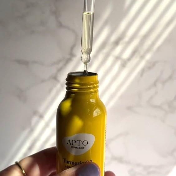APTO Turmeric Oil with Rosemary aroma evokes spa-like calm.