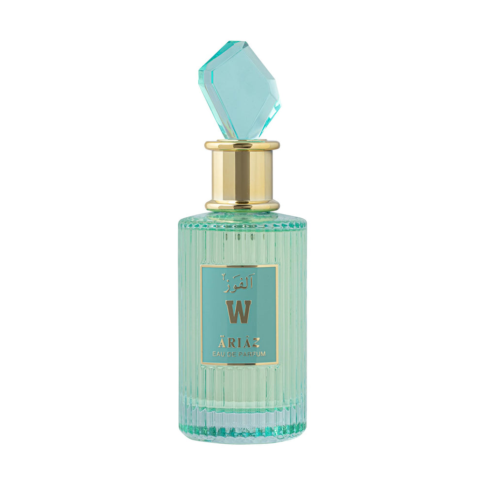 ARIAZ W Win cap close-up highlighting sleek design and feminine charm.