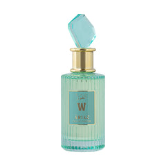 ARIAZ W Win cap close-up highlighting sleek design and feminine charm.