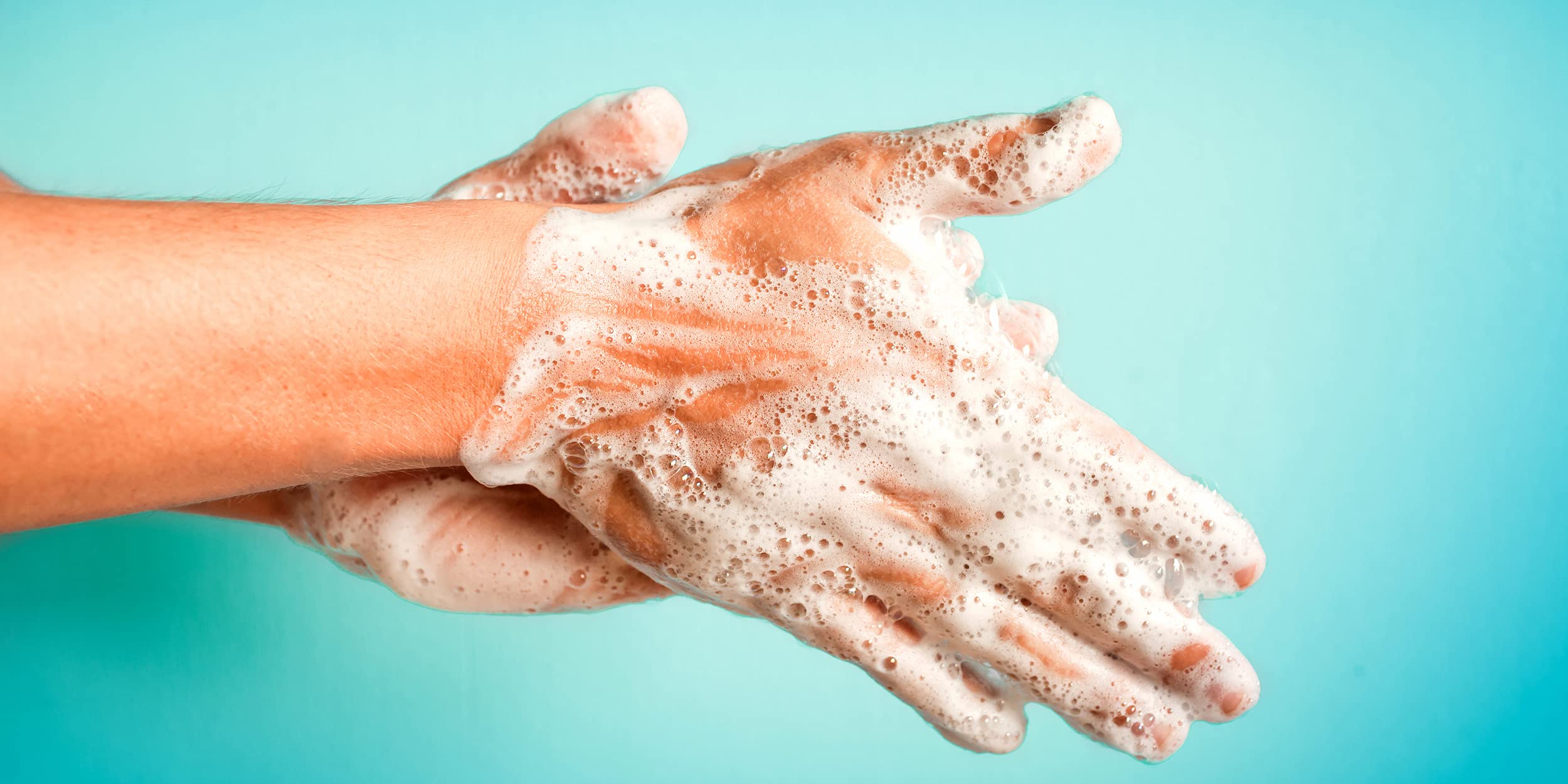 Label highlights vegan and dye-free claims on Arm & Hammer refill packaging.