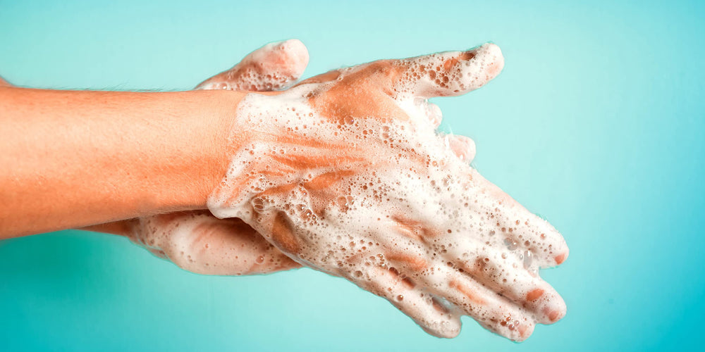Label highlights vegan and dye-free claims on Arm & Hammer refill packaging.