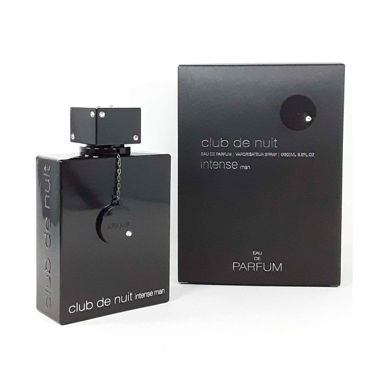 Armaf Club De Nuit Intense Man bottle showcasing citrus-woody notes for lasting appeal.