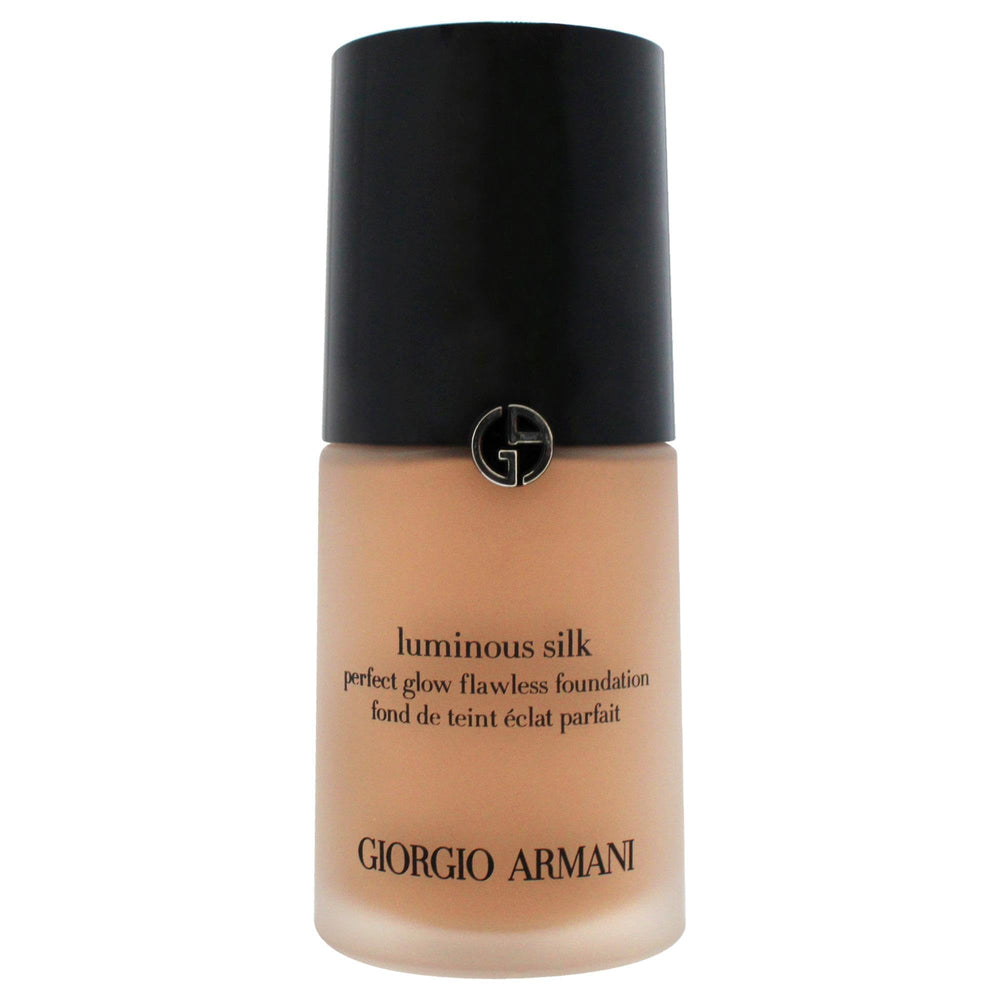 Armani Beauty Luminous Silk Foundation no-04-25 brush application demonstrates seamless blending.