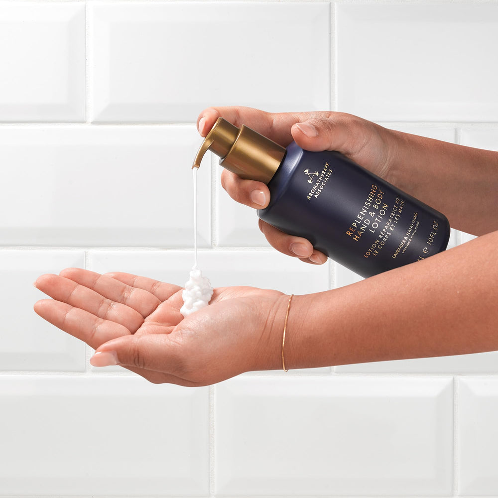 Aromatherapy Associates Balance lavender-ylang-ylang-ho wood fragrance close-up