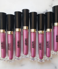 Aromi Berry Fuchsia applicator applying color smoothly