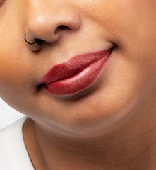 Aromi Candy Apple swatches reveal ruby-maroon with luminous shine for festive looks