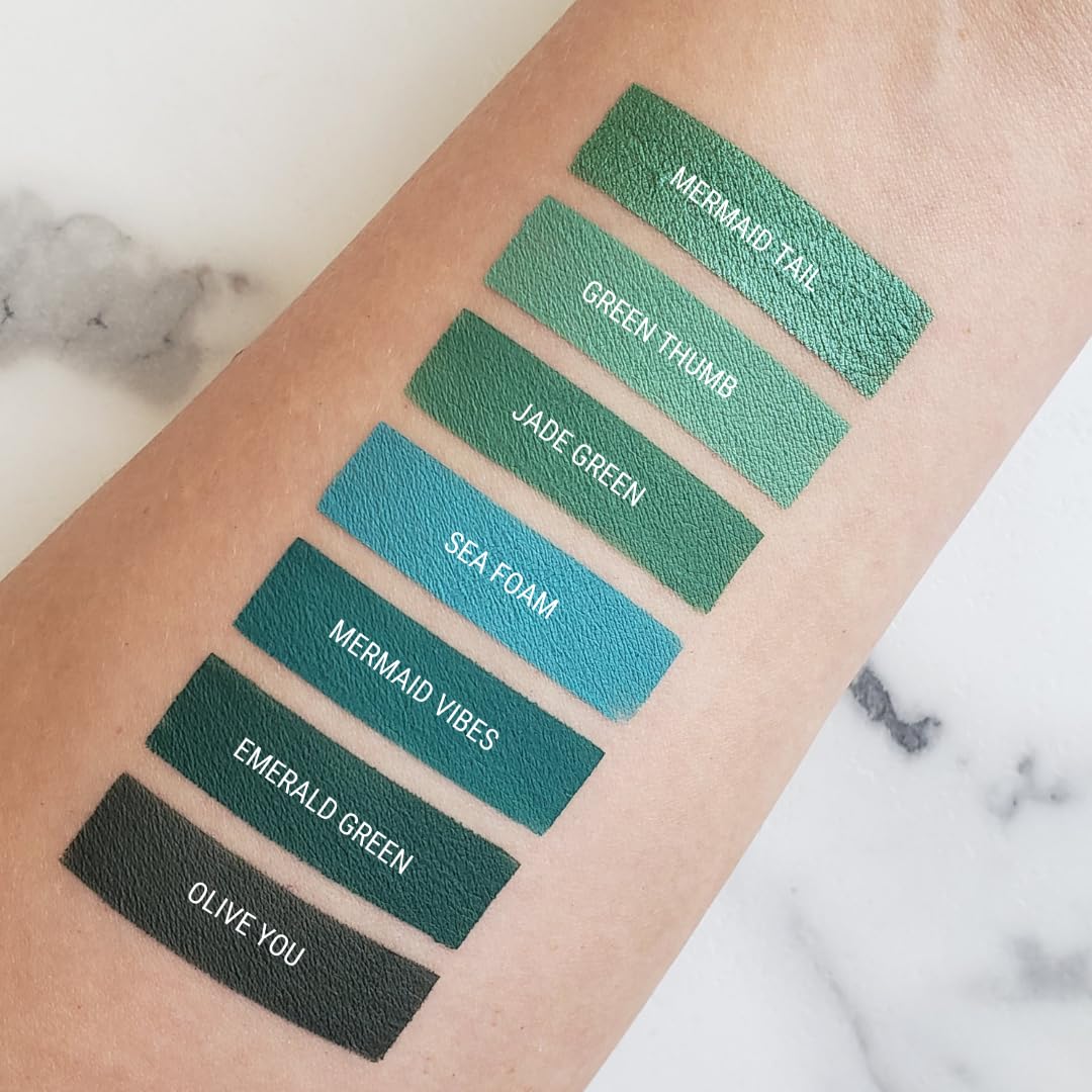 Aromi shimmery green finish resists smudging for confident wear.