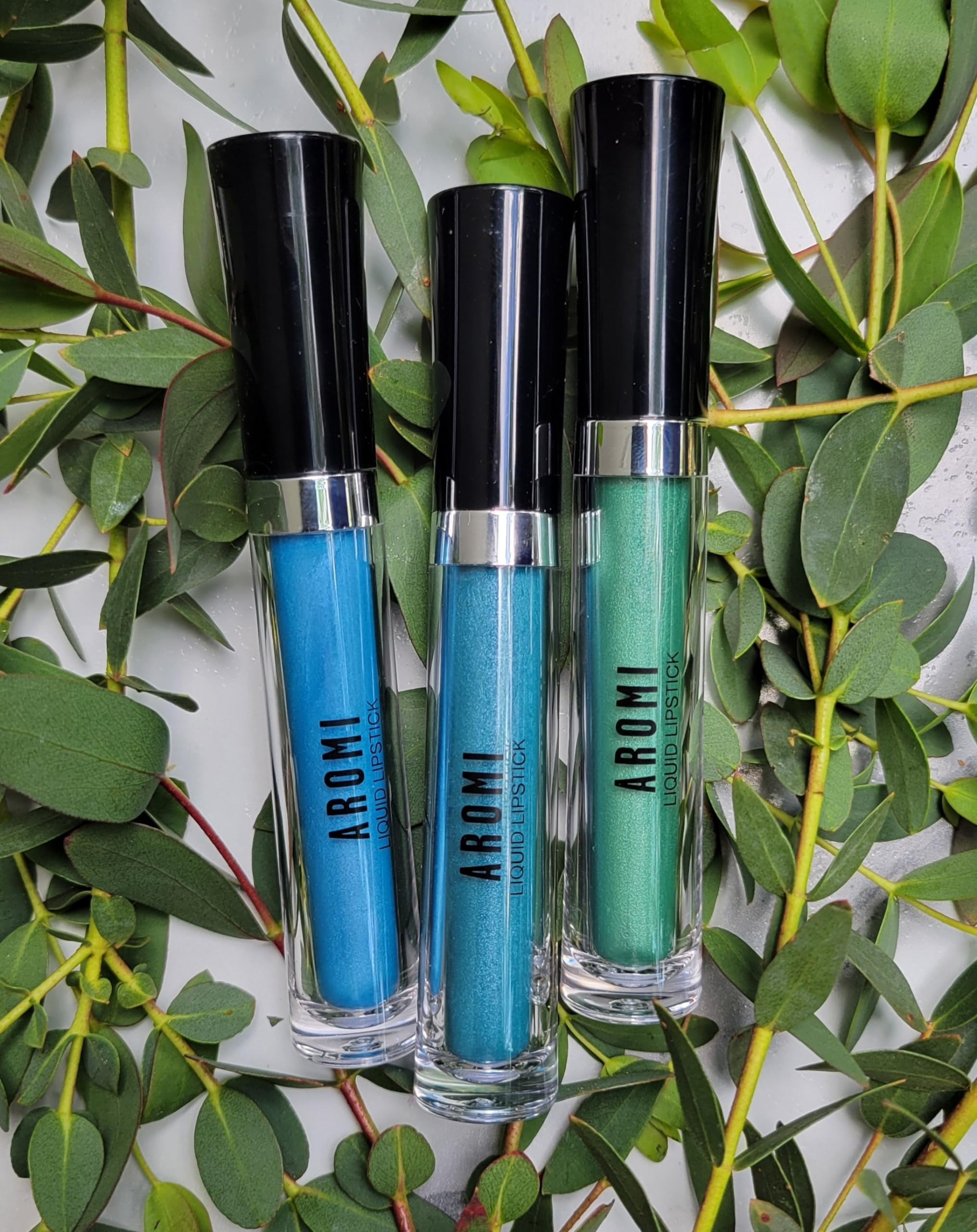 Aromi long-lasting, smudge-proof lip color stays put through the day.