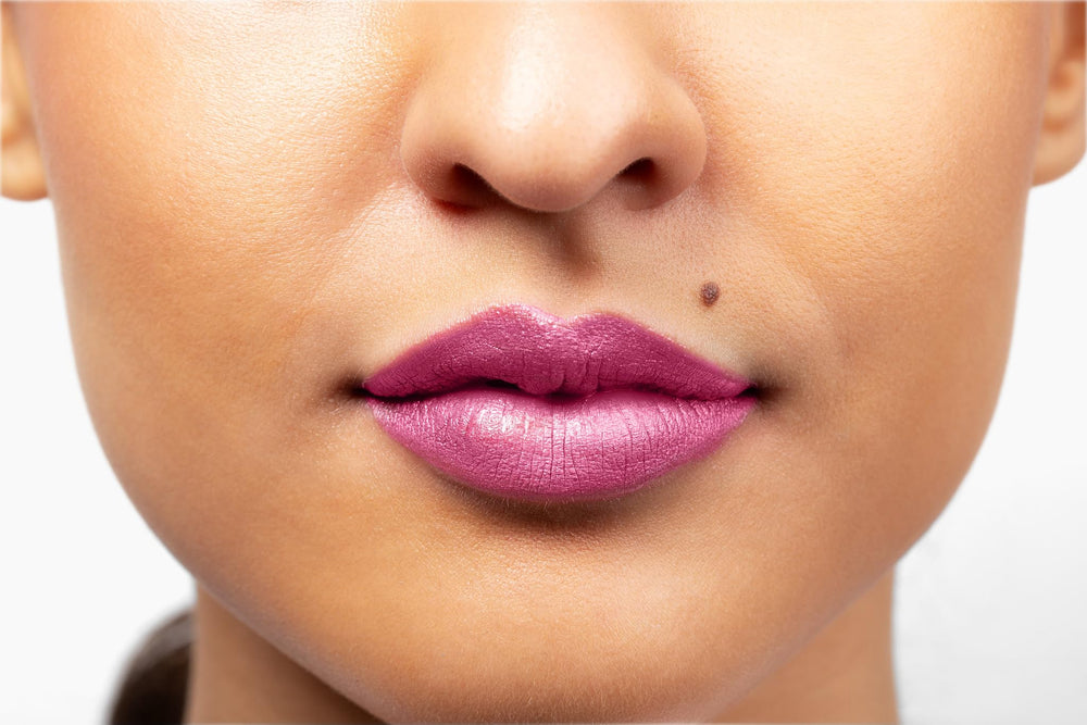 Aromi Pink Sugar glide demonstrates effortless, gloss-like application