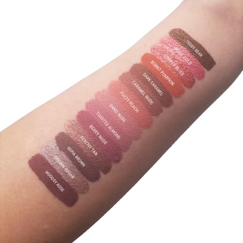 Aromi bronze-shimmer close-up over chocolate-brown base on lips