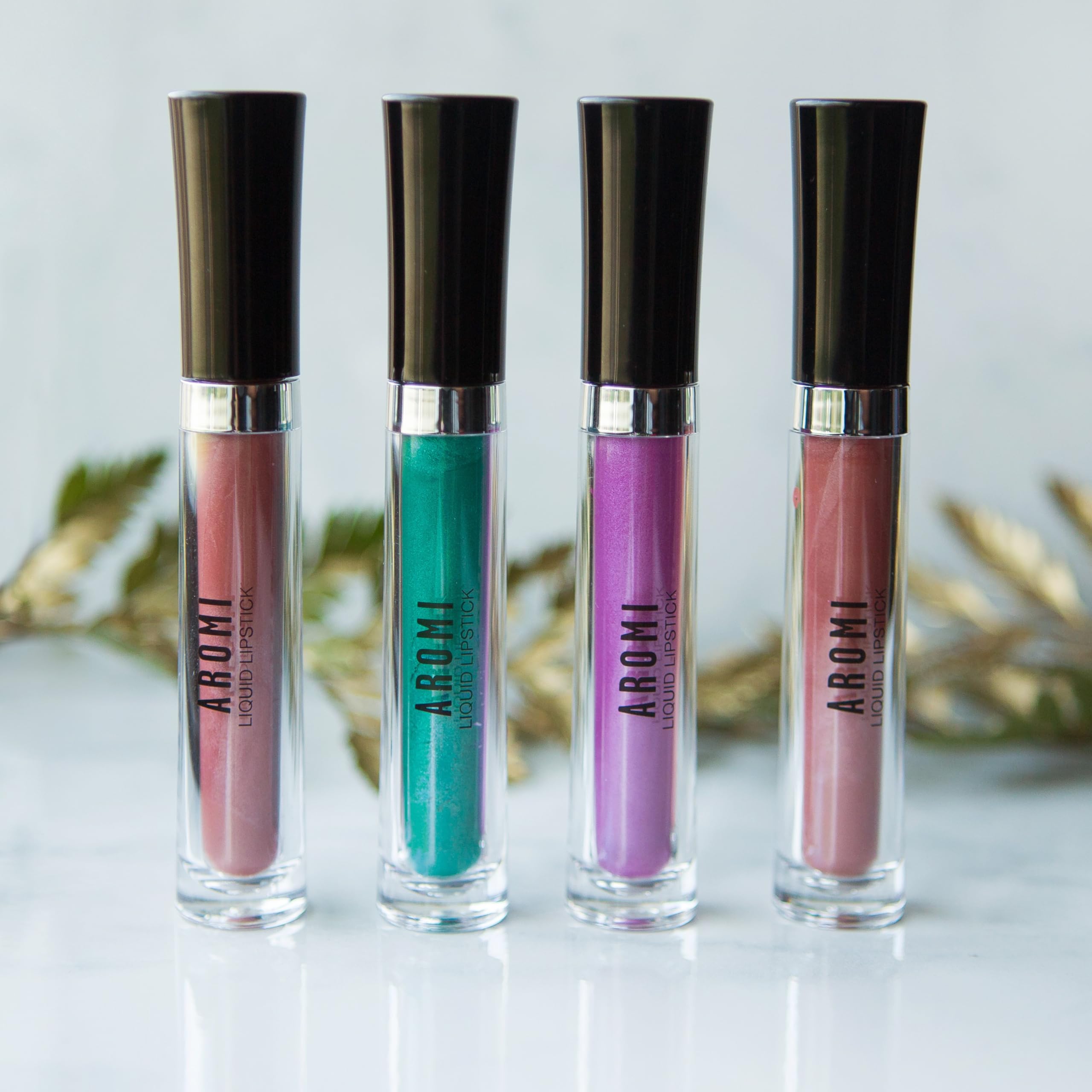 Aromi formula close-up shows scratch-free, paraben-free ingredients on lips