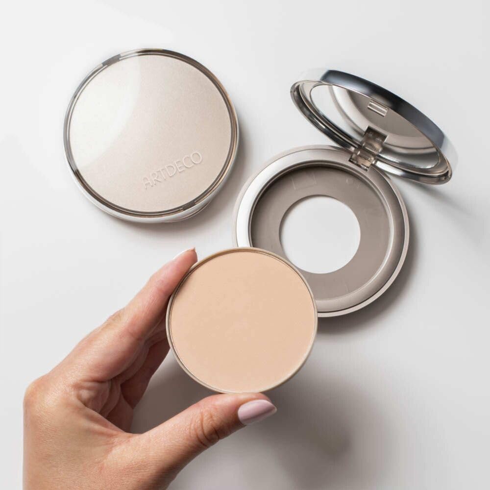ARTDECO Hydra Mineral refill swatches show ivory shade and buildable coverage.