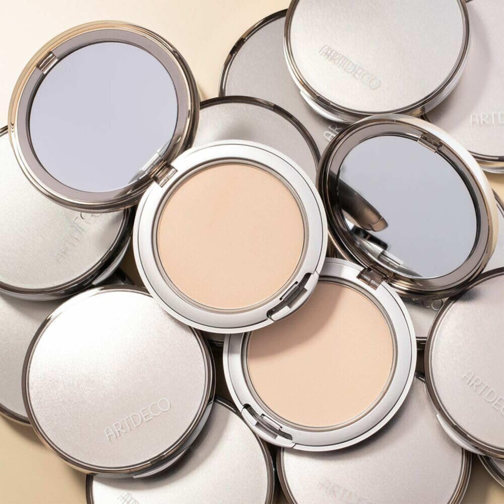 ARTDECO Hydra Mineral Compact Foundation Refill texture swatch conveys matte finish and buildable coverage