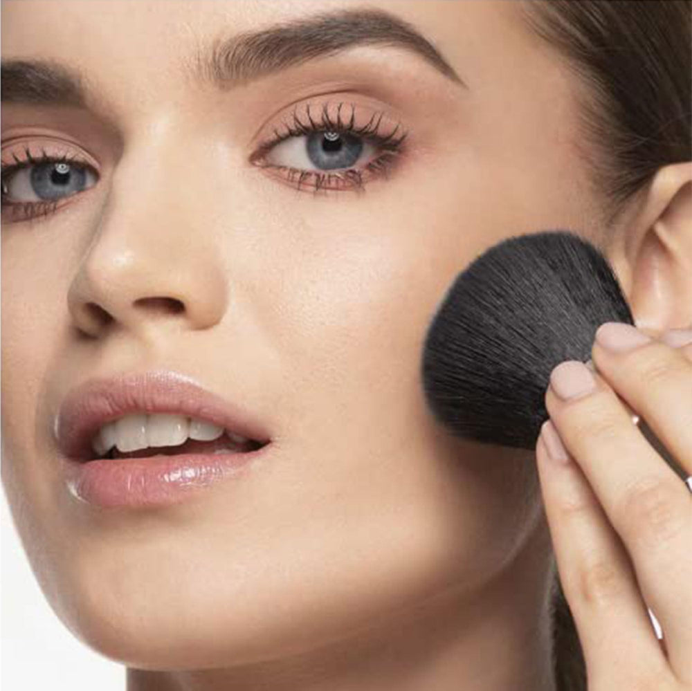 ARTDECO Mineral Powder Foundation Soft Ivory matte finish swatch on skin