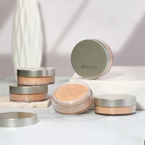 ARTDECO Mineral Powder Foundation Soft Ivory swatch on forearm for natural look