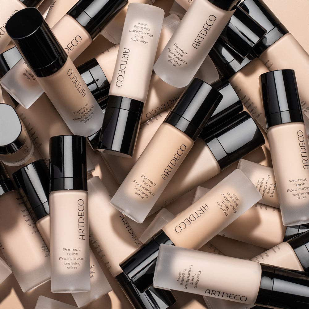 ARTDECO Perfect Teint Foundation packaging-image emphasizes compact design for on-the-go touch-ups