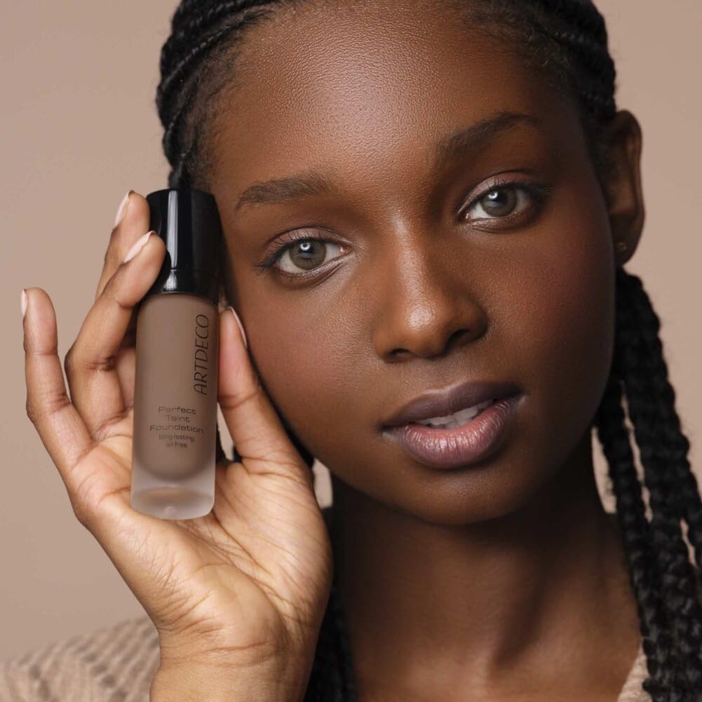 Swatch of ARTDECO Perfect Teint Foundation on skin for even coverage
