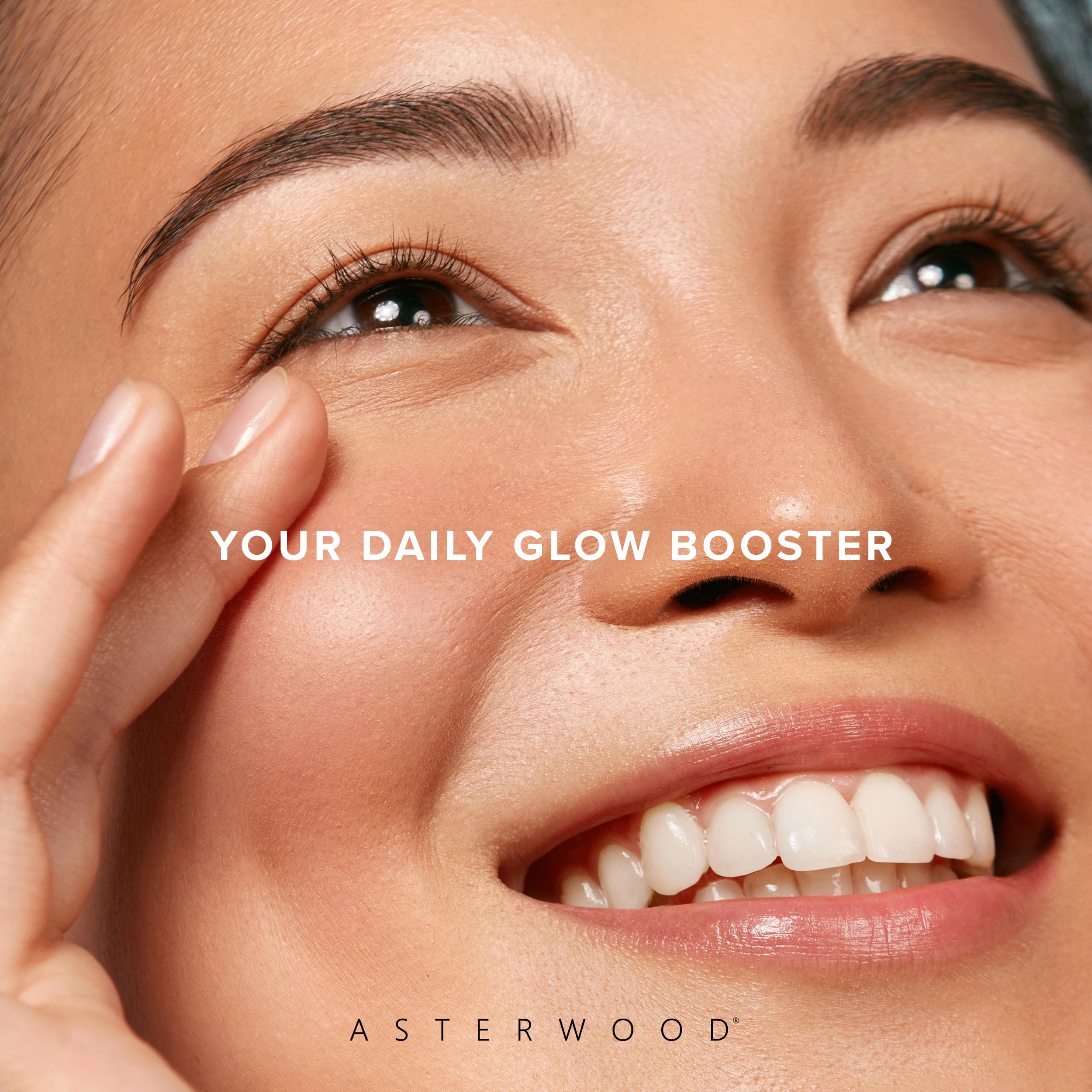 Asterwood Vitamin C Serum applied on the hand for quick use
