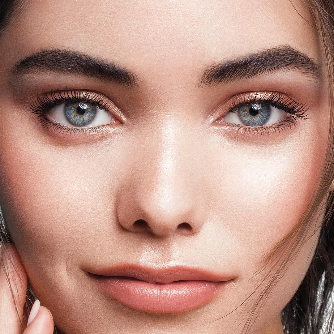 ATHLETIC COSMETIC The G.O.A.T. mascara during activity application close-up.