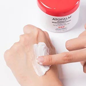 Plant-derived ingredients in ATOPALM cream close-up