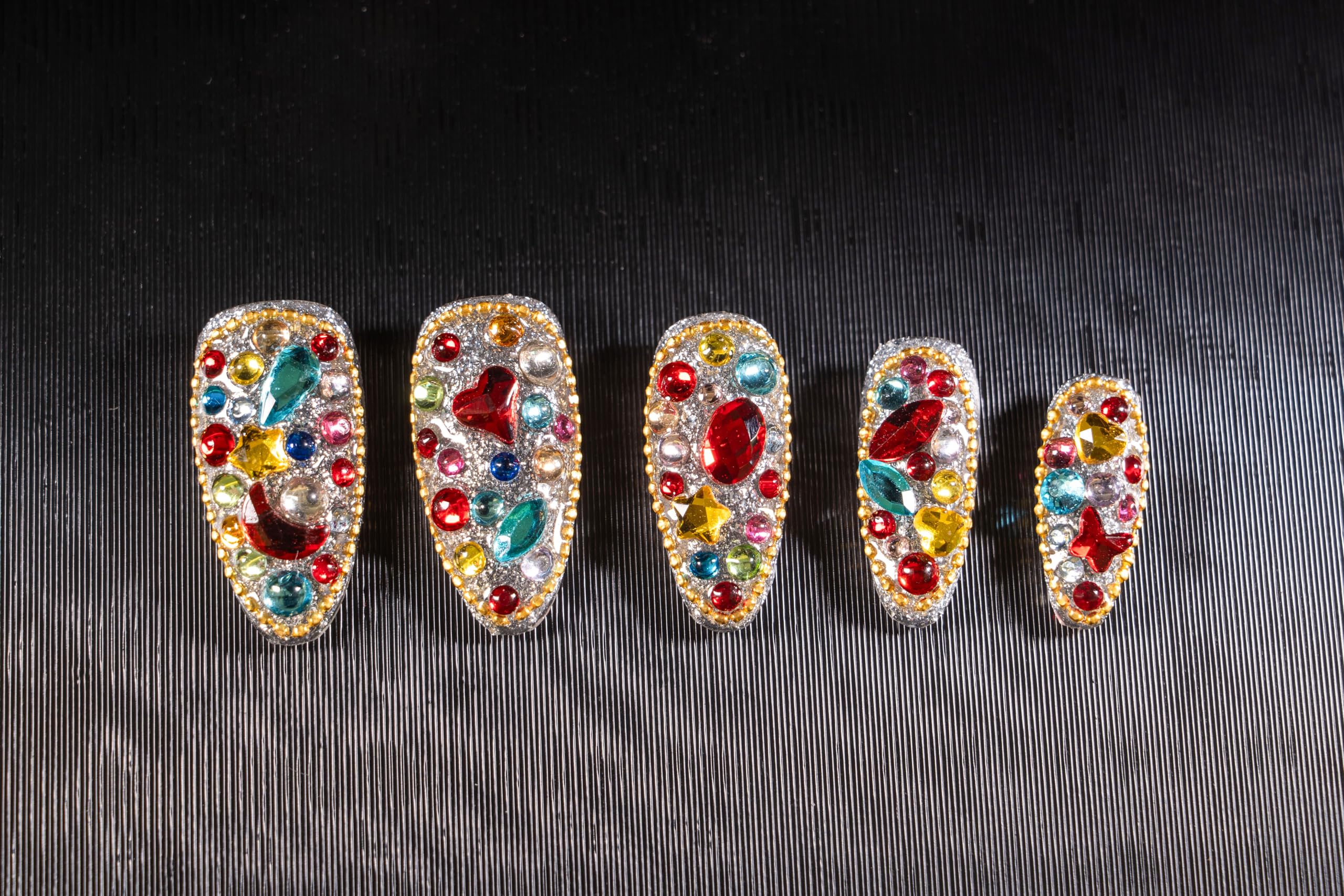Atuhua 12-sizes nail set ensures a comfortable fit