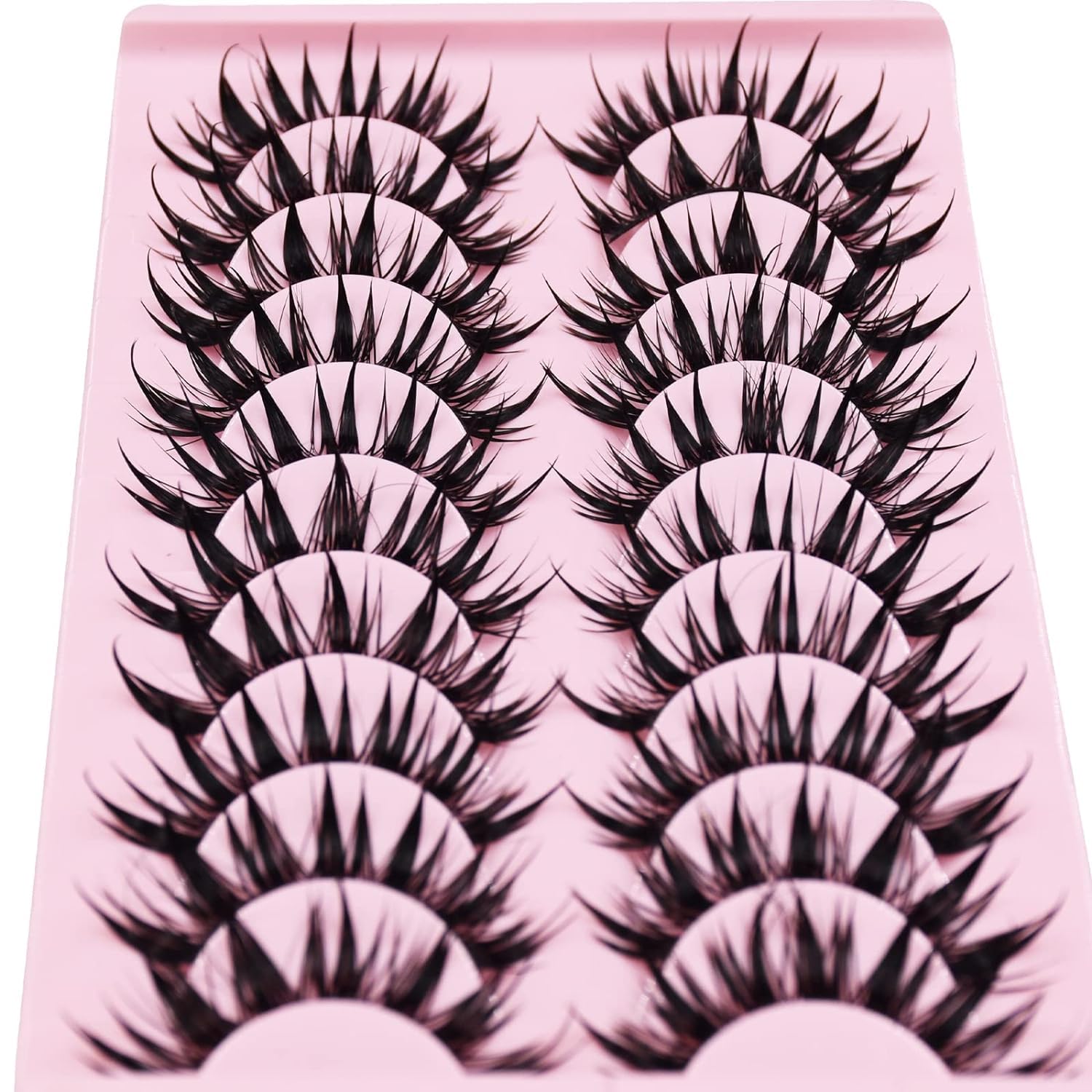 AUGENLI cat-eye lashes suit round, almond, and small eye shapes.