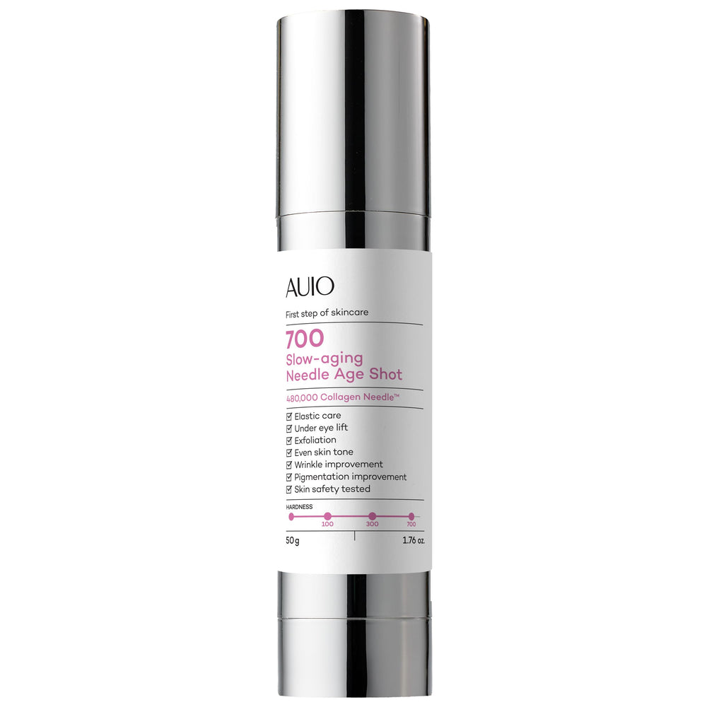 AUIO Age Shot 700 Essence bottle close-up highlighting compact design for easy daily use.
