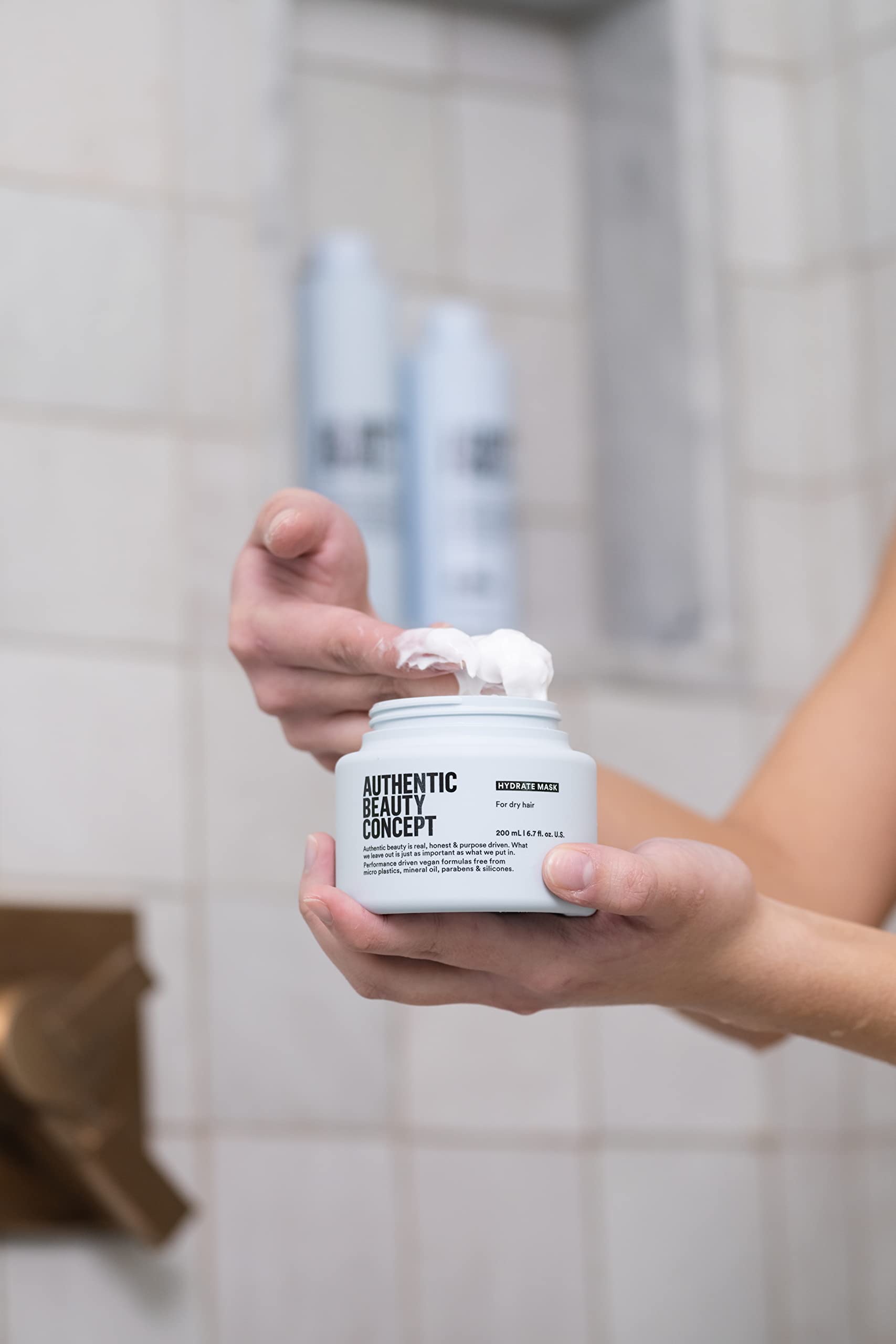 Label highlights vegan Society certification and cruelty-free status of the mask