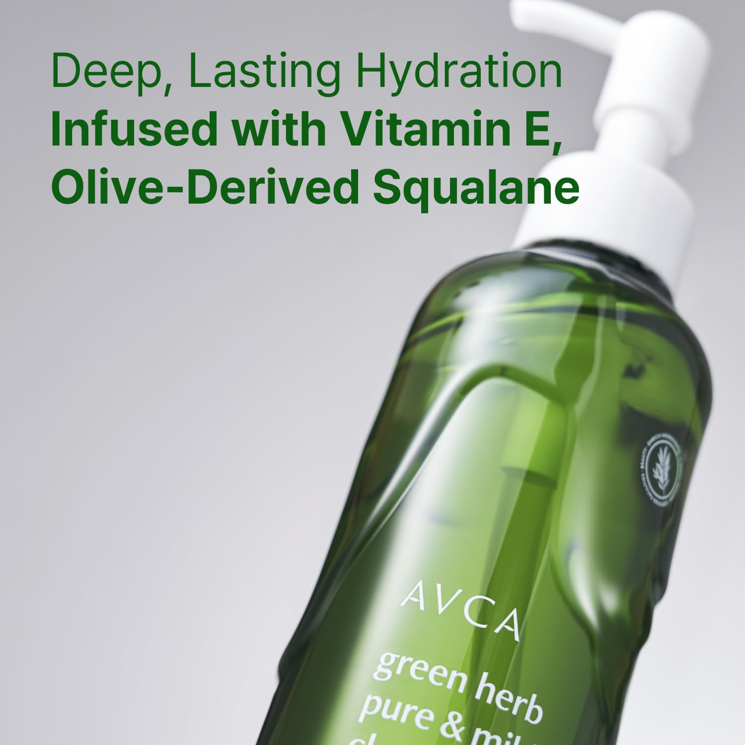 AVCA Green Herb Blackhead Cleansing Oil demonstrates a hydrating, non-greasy finish.
