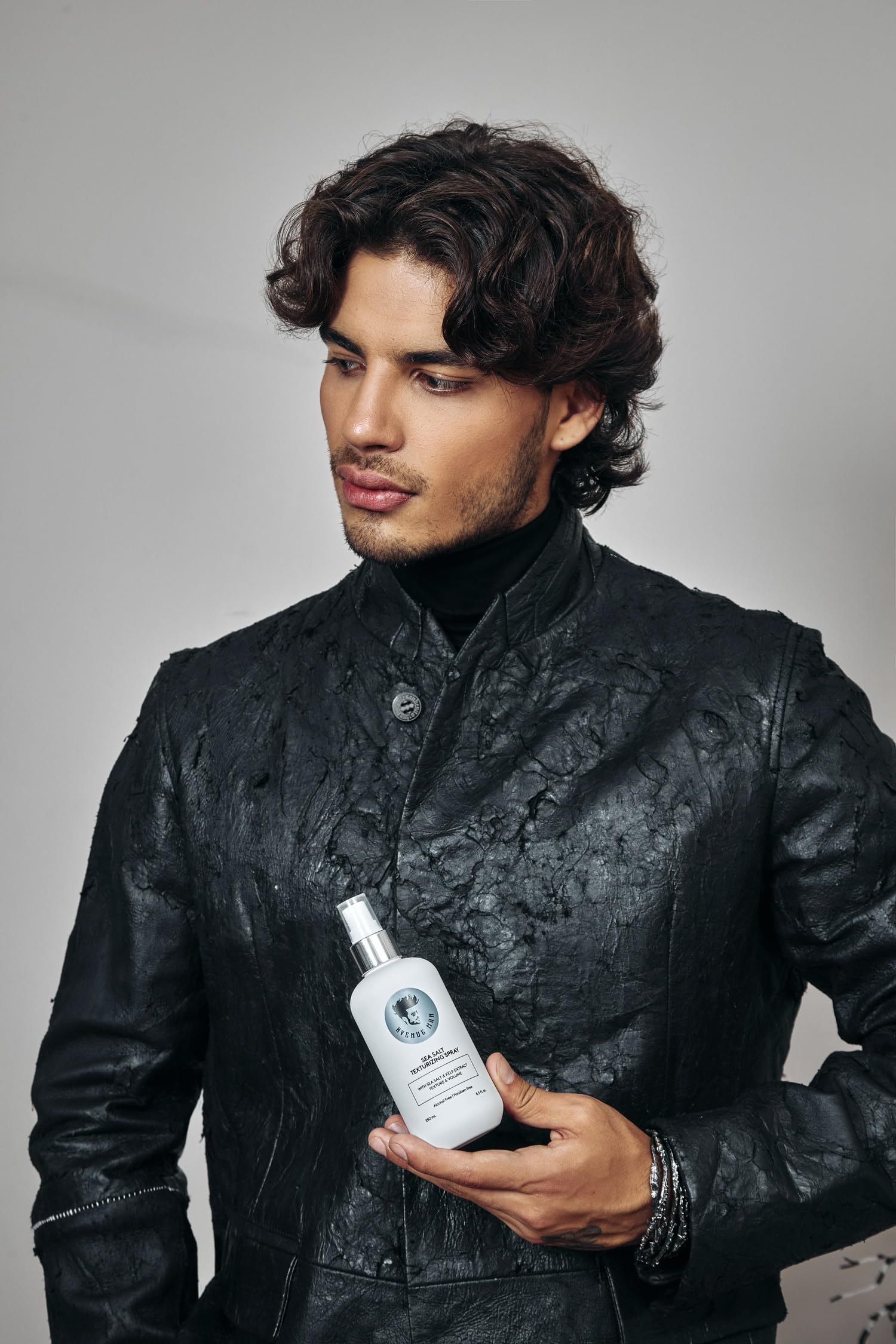 Avenue Man formula with kelp and brown seaweed extracts supports hair strength.