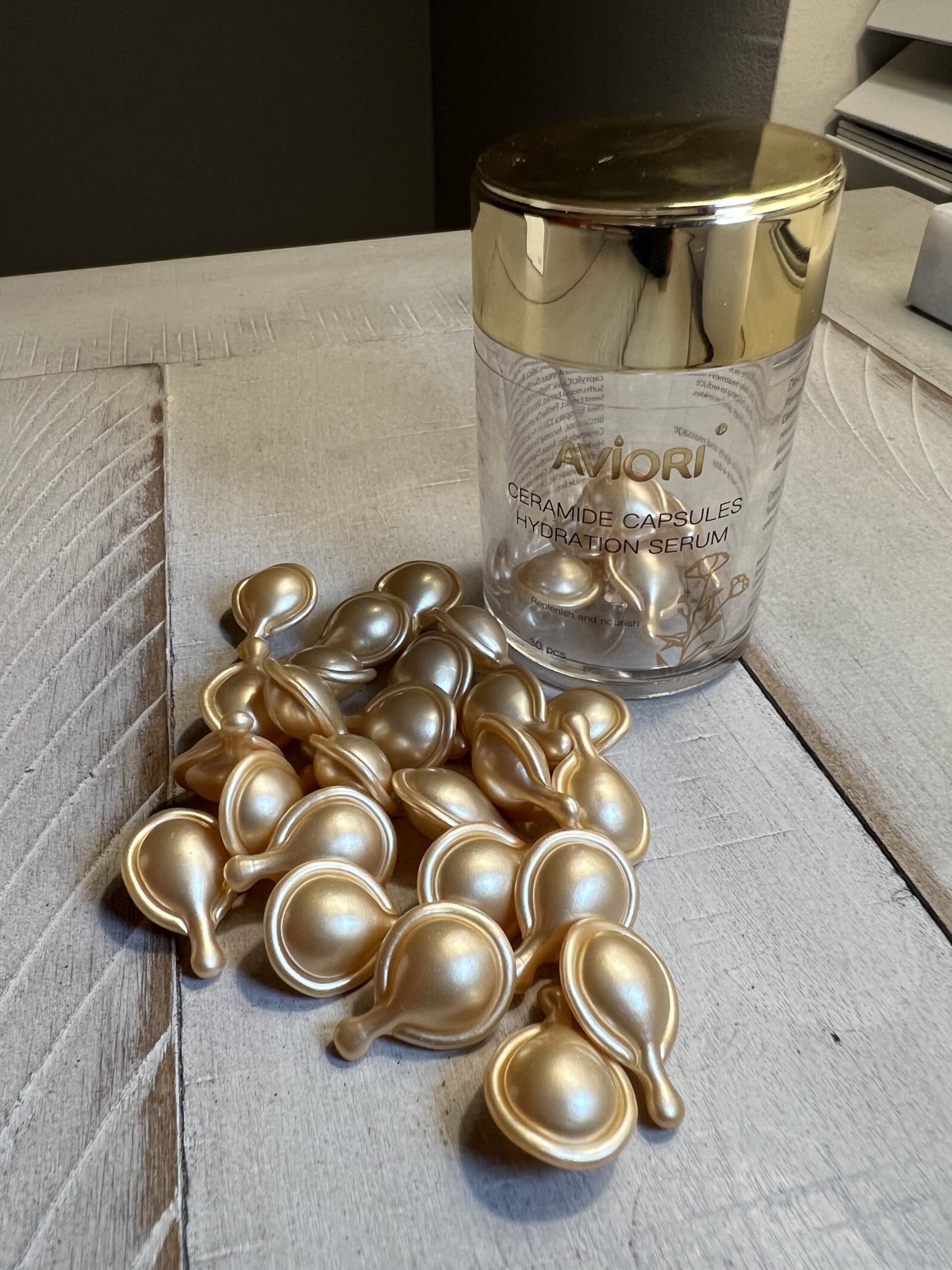 AVIORI Ceramide Capsules Serum close-up illustrating smooth, hydrated skin