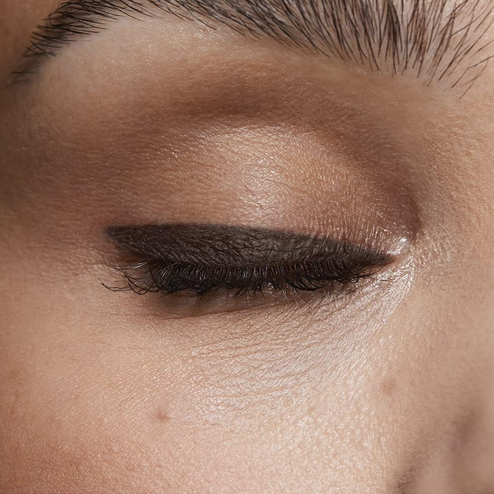 AVON Glimmersticks glisse en douceur pour un regard défini.