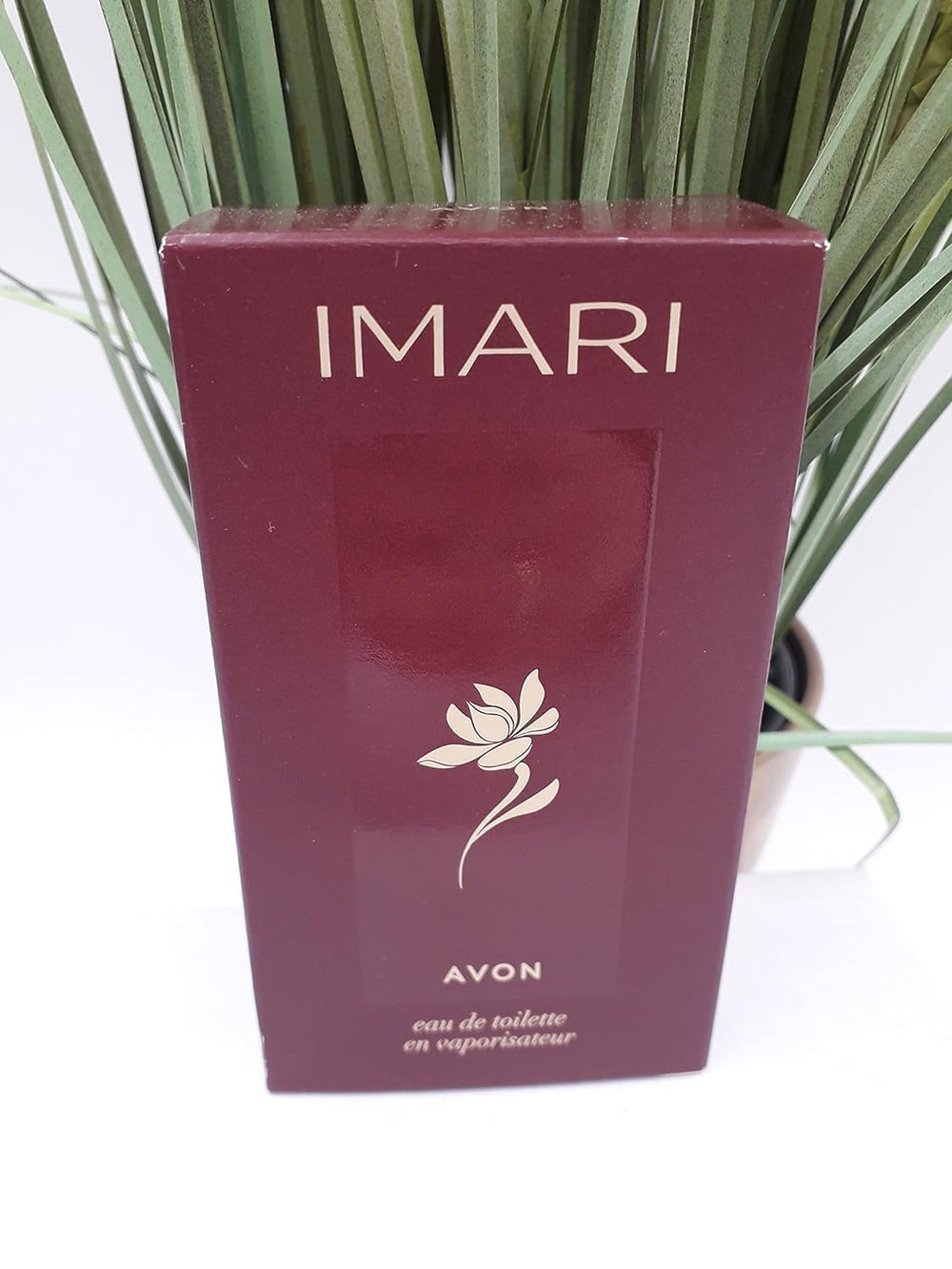 AVON Imari bergamot opening conveys fresh top notes for a bright start.