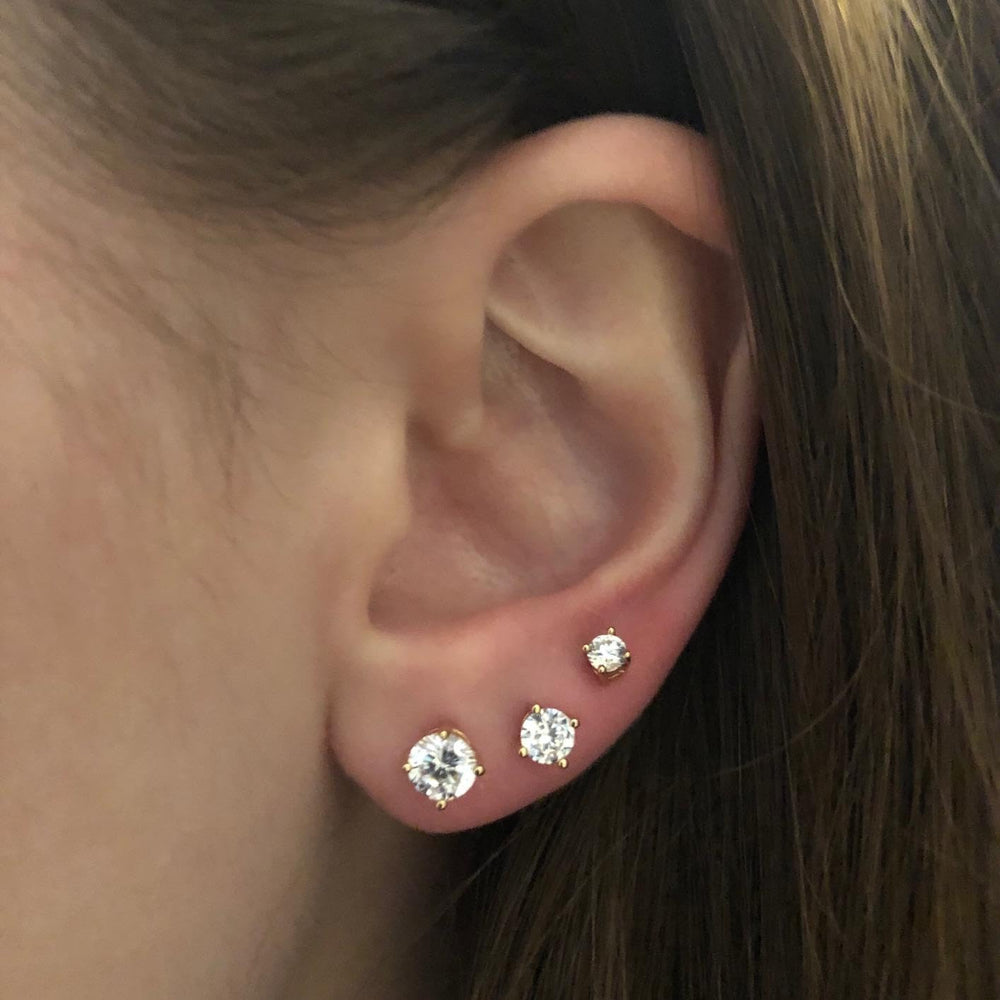 AVYRING kit in use for comfortable self-piercing at home
