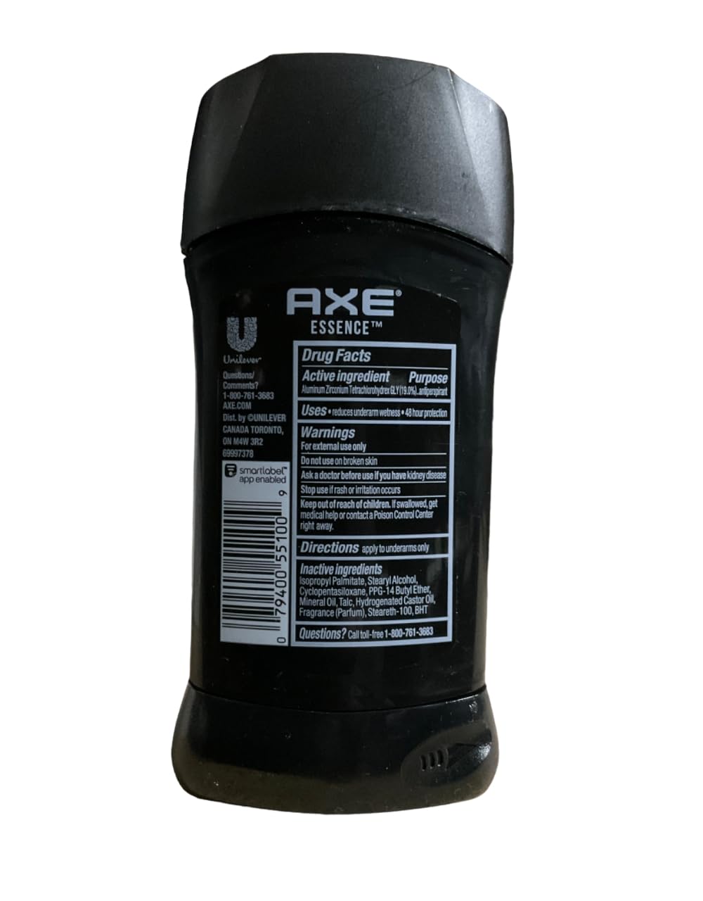 AXE Dry Déodorant Invisible au parfum Cèdre et Poivre Noir pour une allure confiante.