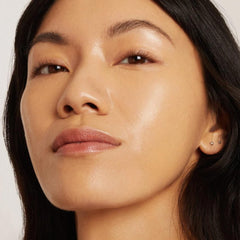 Axiology Fungdation snow mushroom close-up emphasizes moisture-rich formula for comfort.