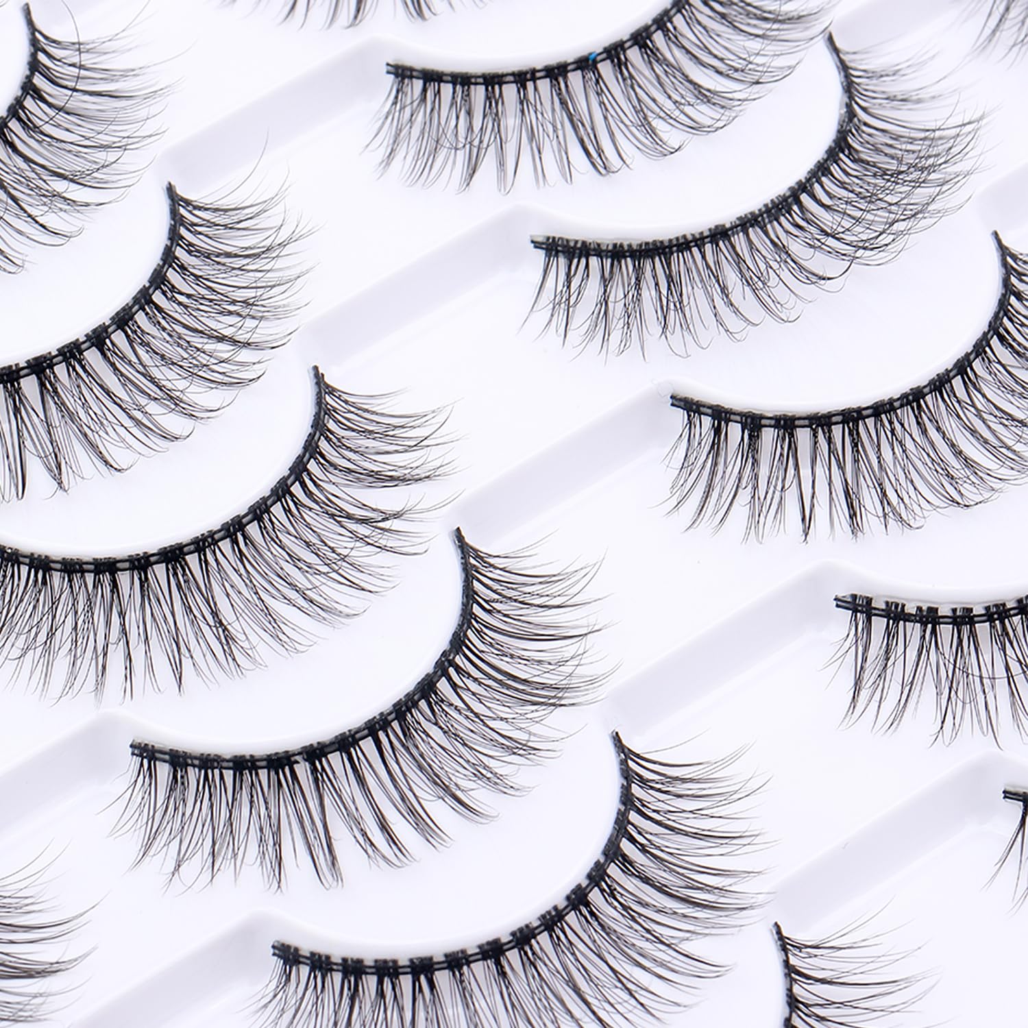 Azenlo lashes are reusable with gentle cleaning between uses.