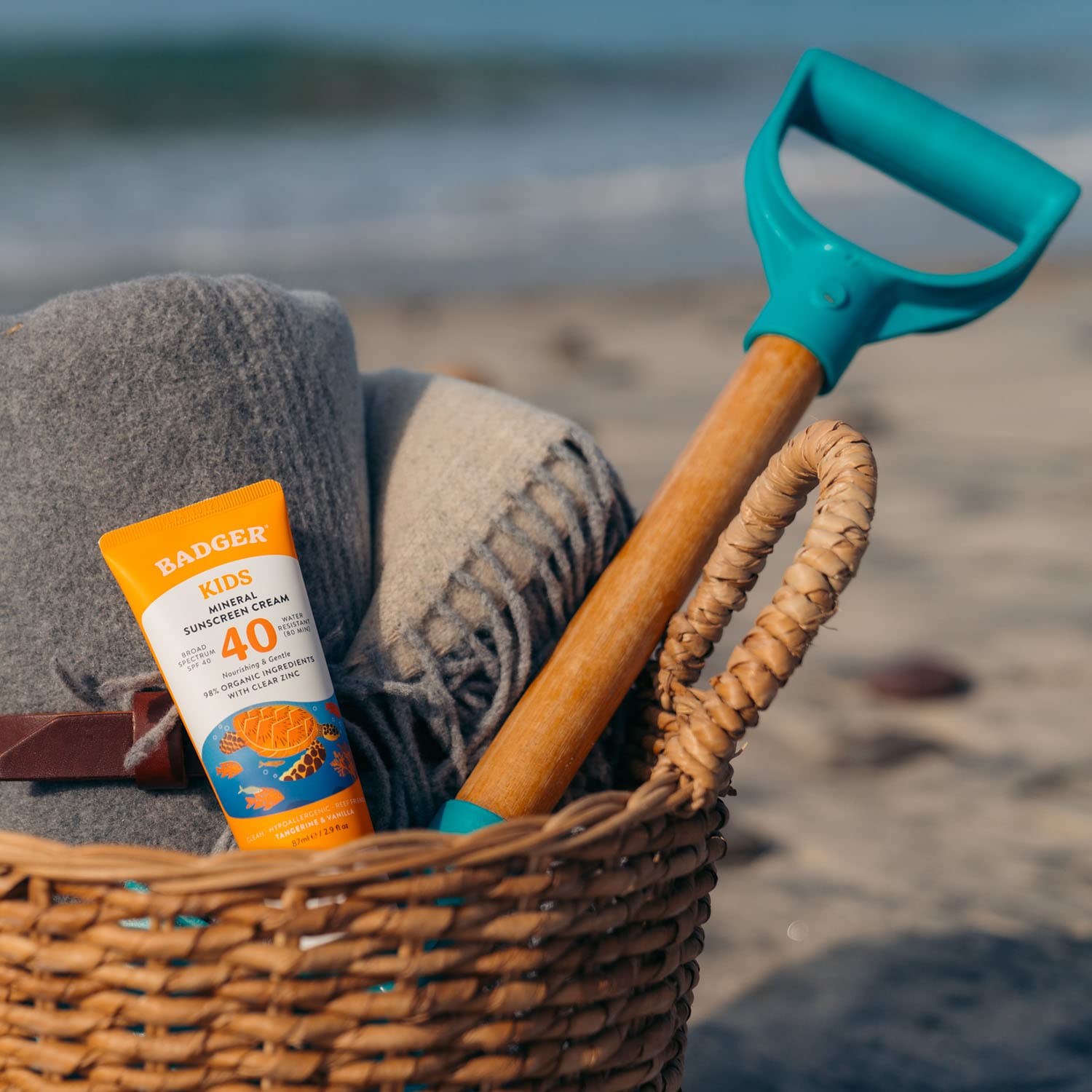 Badger Kids sunscreen ingredients list featuring zinc oxide and sunflower oil